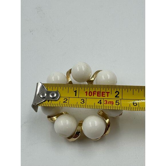 Vintage White Beaded Circle Brooch - Picture 2 of 2